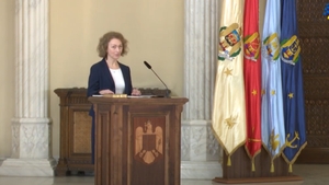 Cine este Simina Tănăsescu, prima femeie care va conduce CCR. A fost decorată de președintele Franței!
