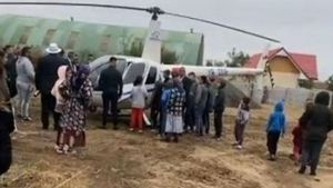 Primarul unei comune din Dolj, adus la nuntă cu elicopterul. “Fu mișto! A fost ambiția lu’ finu’” | VIDEO