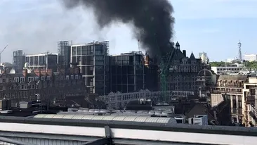 Incendiu de prorporții în Londra! 100 de pompieri au fost la fața locului