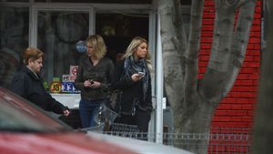Dupa ce s-au certat si a dat-o jos din masina, Roxana Nemes a luat un taxi si a plecat la hotel. Vezi reactia lui Radu Groza!