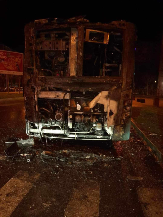 Un autobuz STB a ars complet/ Sursa foto: Facebook