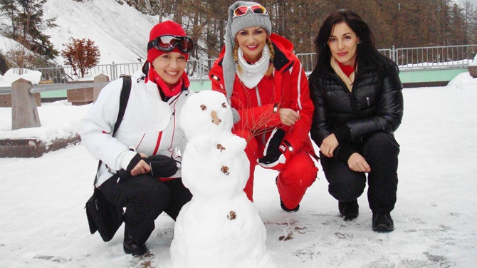 Julia Jianu a avut o vacanta de vis! Vezi cum s-a distrat alaturi de un manechin pe partia din Austria!