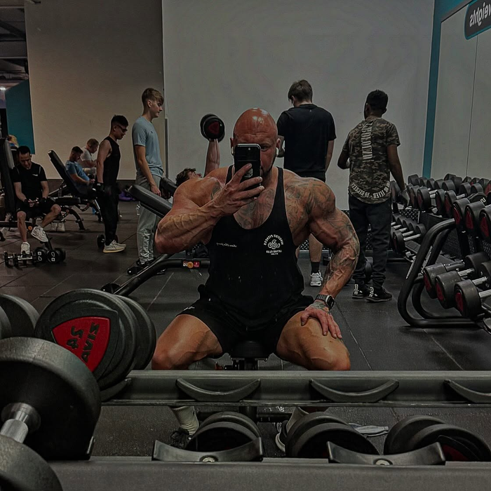 Tragedie în culturism! Un cunoscut bodybuilder a murit la 33 de ani după o urgență medicală petrecută pe scenă