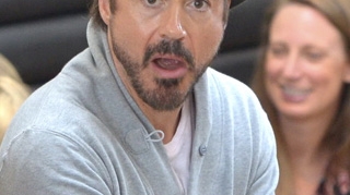 Se intampla si la case mai mari! Robert Downey Jr. n-a gasit masa la restaurant!