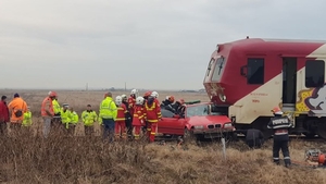 Accident violent lângă Timișoara! Traficul feroviar este blocat, după ce un tren a lovit o mașină
