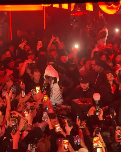 Selly și Playboi Carti, flancați de bodyguarzi după after party-ul din Paris! Imagini epice cu concertul artistului de la Gate Club