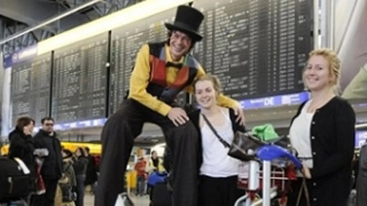 Asteptarea nu va mai fi la fel de lunga in aeroportul din Frankfurt! Clovnii vor distra calatorii!