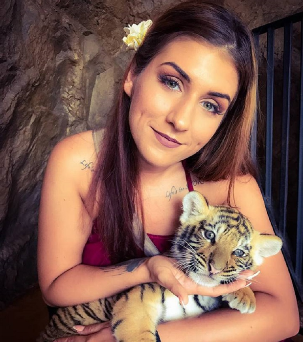 Incredibil cum arăta Alexandra de la Insula Iubirii înainte să-și facă operații estetice