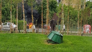 Incendiu în Capitală! Două mașini au ars în Sectorul 3