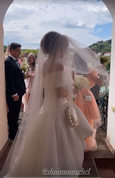 Daiana Anghel s-a căsătorit religios cu Sorin Gonțea! Fosta prezentatoare a strălucit în rochia de mireasă care a avut o croială sexy și provocatoare | FOTO