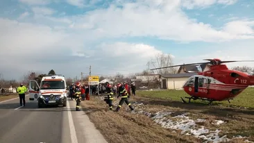 O gravidă a fost lovită de autoturism în Ialomița! Femeia e în stare grava. Un elicopter SMURD a aterizat de urgență