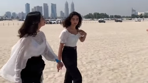 Bianca Mihai, concurenta „X Factor”, are o sosie în Dubai. Asemănarea este izbitoare | VIDEO
