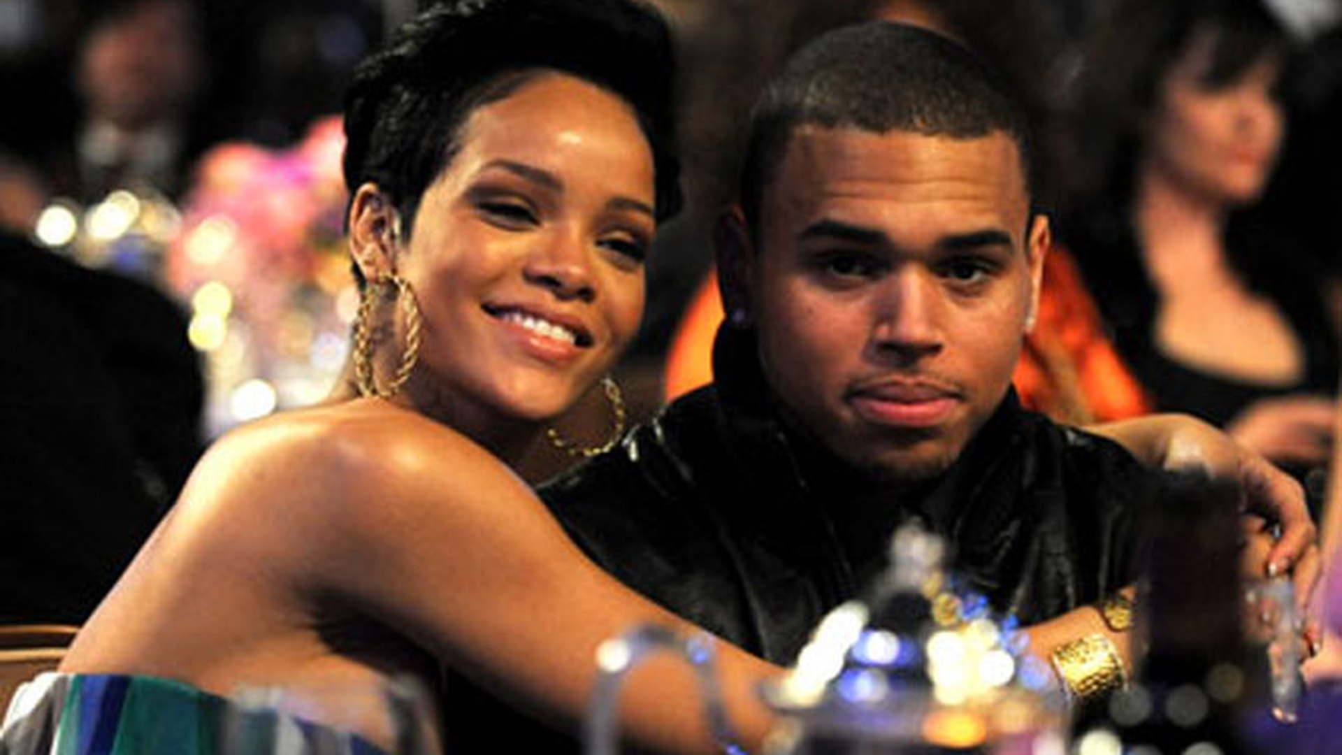 Impacarea care socheaza intreaga lume! Rihanna il vrea inapoi pe cel care a batut-o de a desfigurat-o