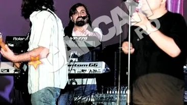 Concert de debut fara spectatori pentru fostul sot al Madalinei Manole. Petru Mircea a cantat la mese goale