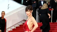 FOTO / Bella Hadid i-a înnebunit pe bărbaţi, dar pe iubitorii de animale i-a scandalizat! A pozat topless, în timp ce se giugiulea cu un căţel