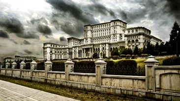 O curiozitate cat Casa Poporului! Cati pasi trebuie sa faci ca sa inconjori Palatul Parlamentului?