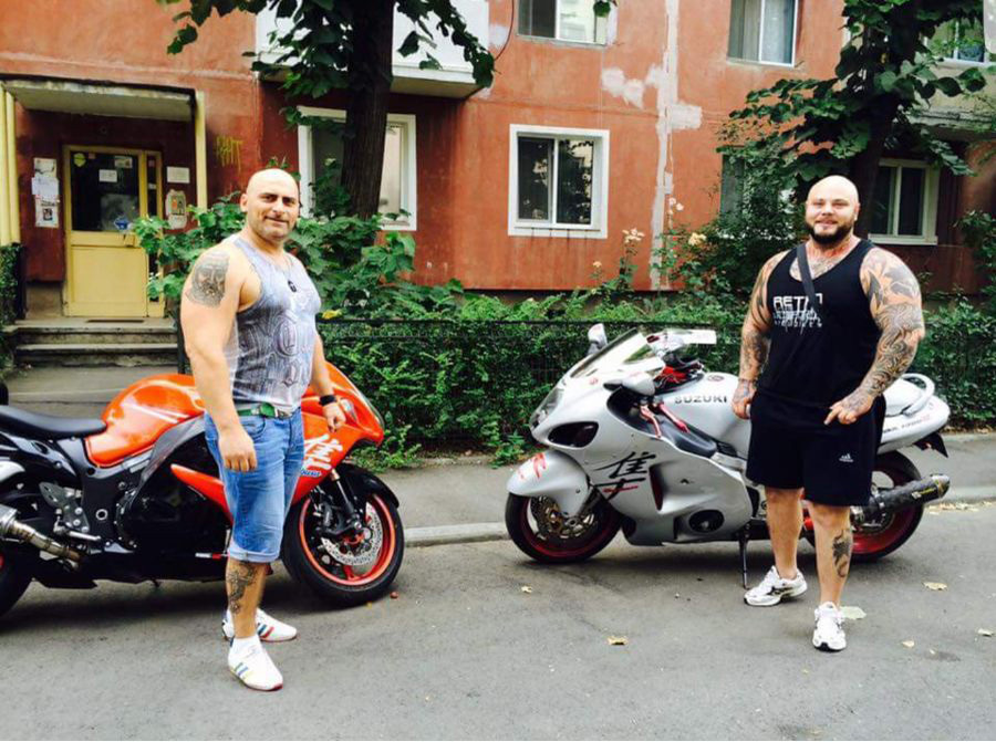 Daniel Chiraş (dreapta) era mare împătimit al motocicletelor