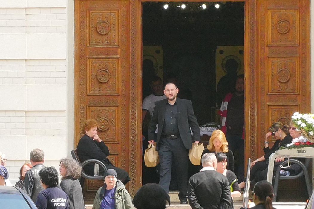 Vedetele din România își iau adio azi de la Alex Faur, cel mai excentric tânăr milionar