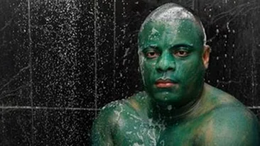 A vrut sa intre in pielea personajului Hulk si a ramas verde pe viata! Vezi ce fel de vopsea a folosit un brazilian si de ce nu se mai curata