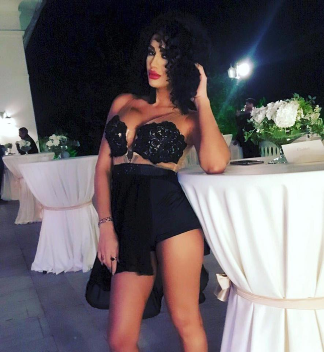 MARGHERITA de la CLEJANI a ieşit în lenjerie intimă pe stradă, iar imediat LAURETTE a avertizat-o: „Bătaie ce îţi iei de la…“