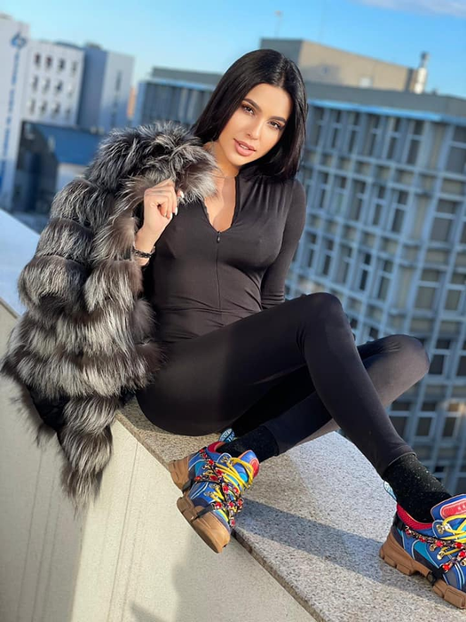Adelina Nica îi dă "pace" lui Nilă? / (Sursa: Facebook)