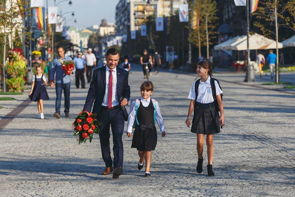 Mihai Chirica are două fetiţe dintr-o căsătorie anterioară