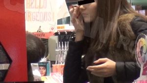 Fiica lui Boureanu e tânără şi surprinzătoare. S-a machiat un sfert de oră într-un magazin!
