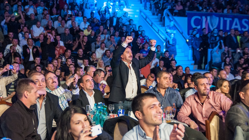Tociu si Palade au facut spectacol la gala Superkombat Craiova! Au urlat si au dansat, la fel ca in galerie