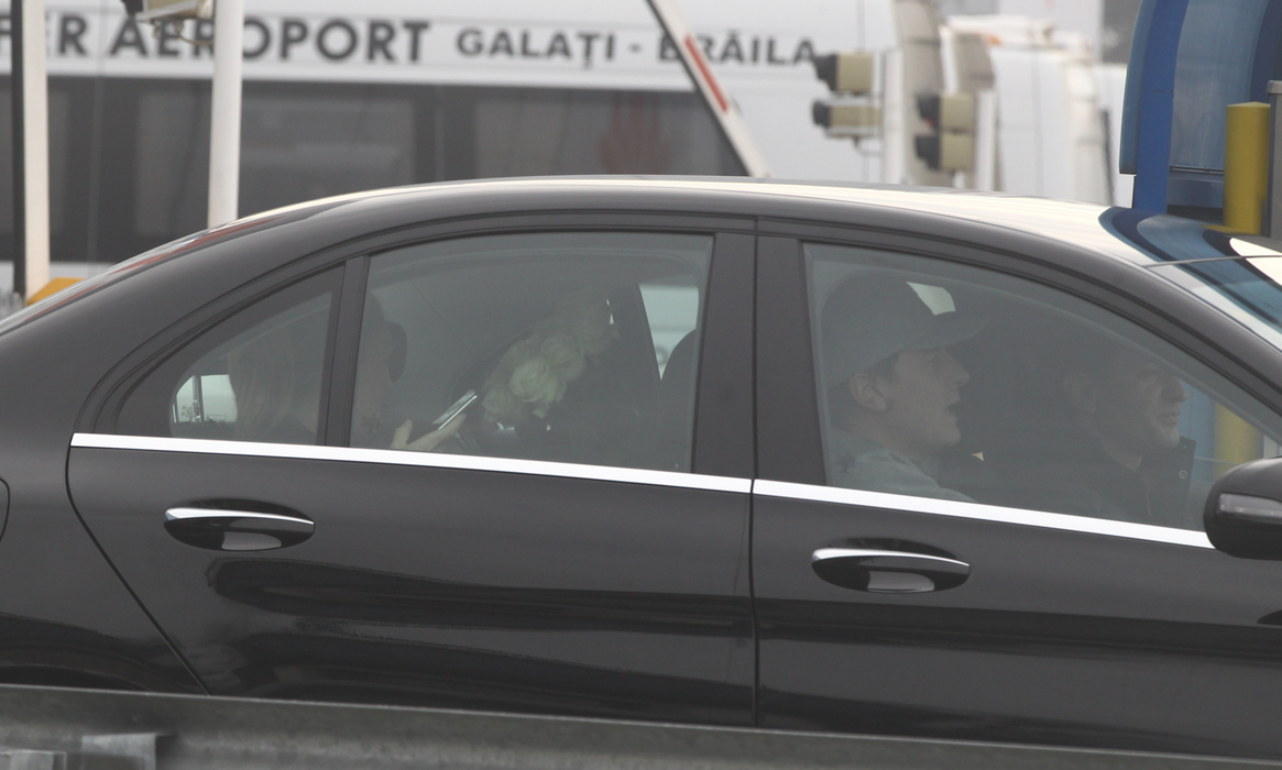 Surpriză! Cu ce maşină au venit să o ia pe Simona Halep de la aeroport, după înfrângerea dramatică de la Australian Open