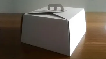 Un tânăr a comandat un tort pentru ziua de naștere a prietenului său. Când a venit comanda de la cofetărie, să leșine. Ce mesaj apărea scris pe tort, de fapt