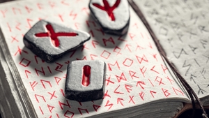 Horoscop rune azi, 7 mai 2026. Perthro le scoate în cale nativilor Săgetător cea mai norocoasă zi din ultimele luni