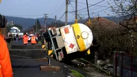 Accident grav! Un şofer a fost rănit după ce o cisternă de 10 tone cu aditiv pentru combustibili s-a răsturnat