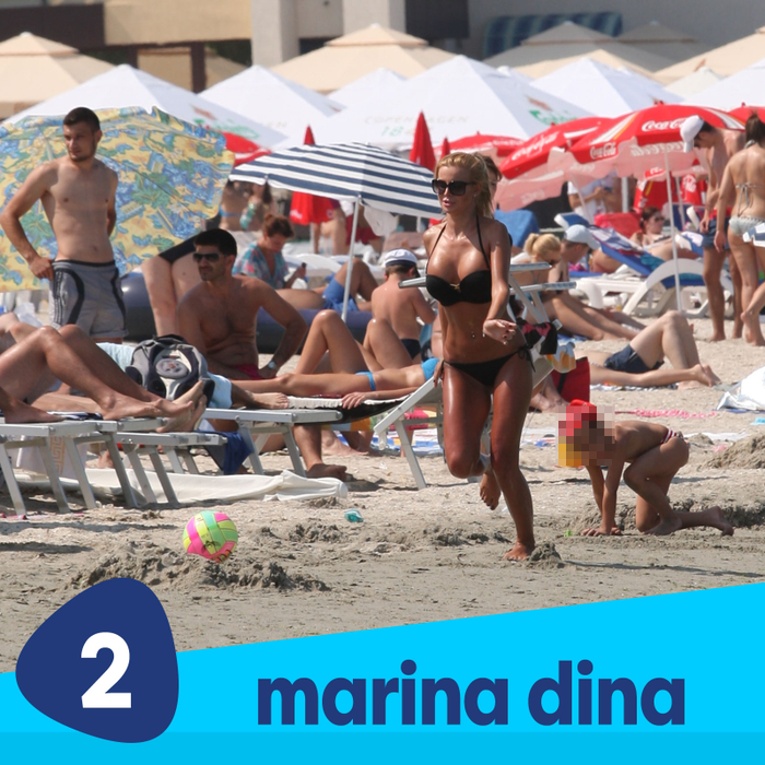Marina Dina, sexy și jucăușă la plajă