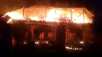 Imagini șocante! Incendiu devastator în Prahova. O mare vilă a fost mistuită de flăcări