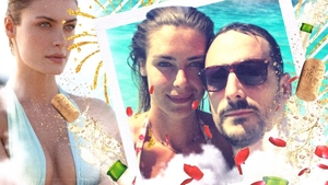 Una dintre cele mai sexoase & celebre românce se mărită cu un IT-ist descurcăreț!