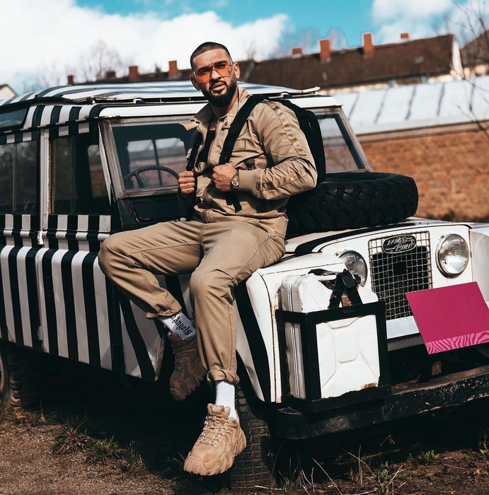 Dorian Popa are ca hobby și mașinile, nu numai bijuteriile (Foto: Instagram)