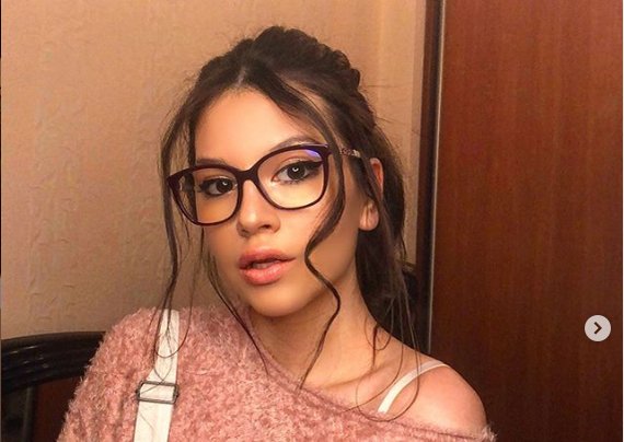 Cine ar fi crezut. Cleopatra Stratan o urmărește cu atenție pe Vulpița, iar când e singură în cameră o și imită VIDEO