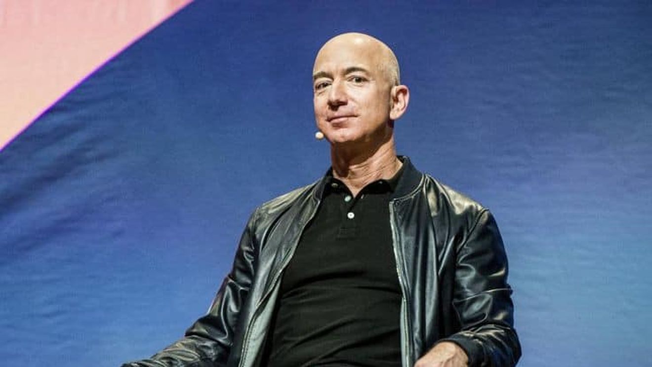 Jeff Bezos și-a dus iubita într-o vacanță de lux. Cum arată „bijuteria” ținută la secret de miliardarul american