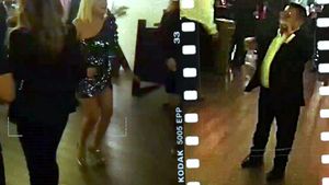 Elena Udrea a dansat într-un restaurant luxos pe manelele lui Adi Minune: ”Jumătate tu, jumătate eu, același suflet...”