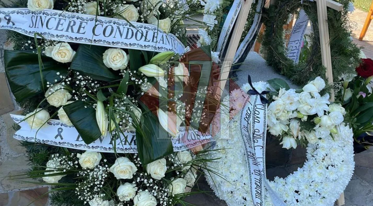 Imaginile durerii! Maria Diana, tânăra care a sfârșit tragic pe Jepii Mici, condusă pe ultimul drum