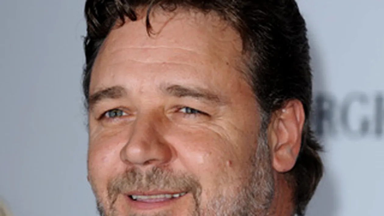 Russel Crowe nu se mai multumeste cu roluri de om simplu! Vrea sa fie tatal lui Superman