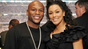 Floyd Mayweather a fost dat in judecata de fosta logodnica care il acuza ca a batut-o si a amenintat-o cu pistolul! Marturii SOC