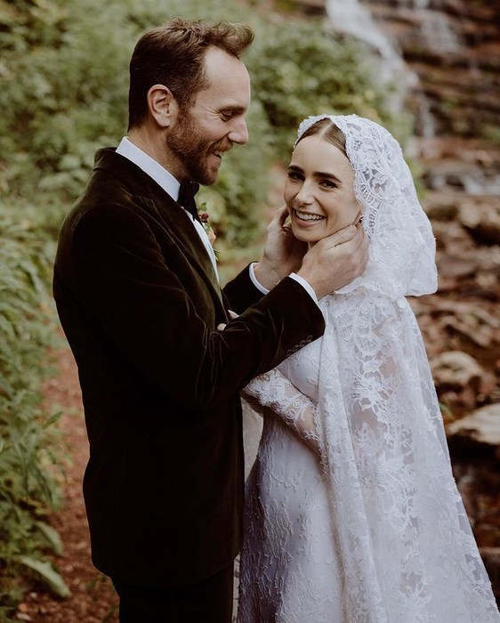 Lily Collins, starul seriei ”Emily in Paris”, s-a căsătorit. Nuntă ca în povești!