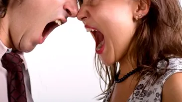 Scandal uriaș după ce o femeie și-a prins bărbatul cu amanta în maşină. Cum a aflat vestea