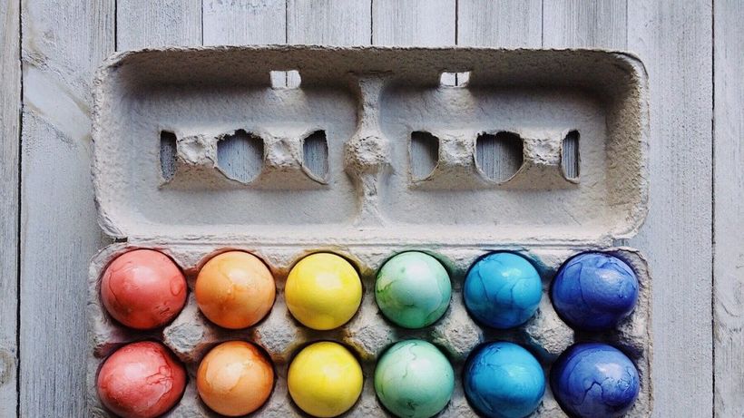 Cum poți vopsi ouăle de Paște dacă n-ai în casă vopsea de ouă