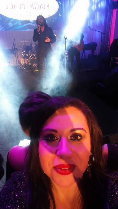 OANA ROMAN, decolteu generos în noaptea de Revelion! Ţinuta vedetei a atras atenţia tuturor
