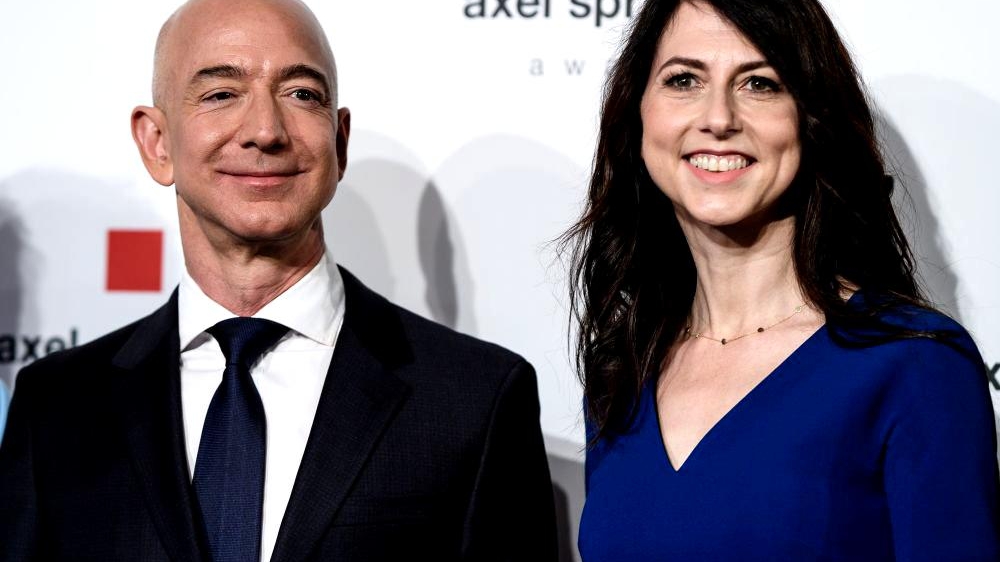 Jeff Bezos divorțează după 25 de ani de căsnicie! La finalul lui 2019, Alesia, o burlăciță din Vaslui, i-a trimis miliardarului un mesaj fabulos. “Însoară-te cu mine, arătosule!”