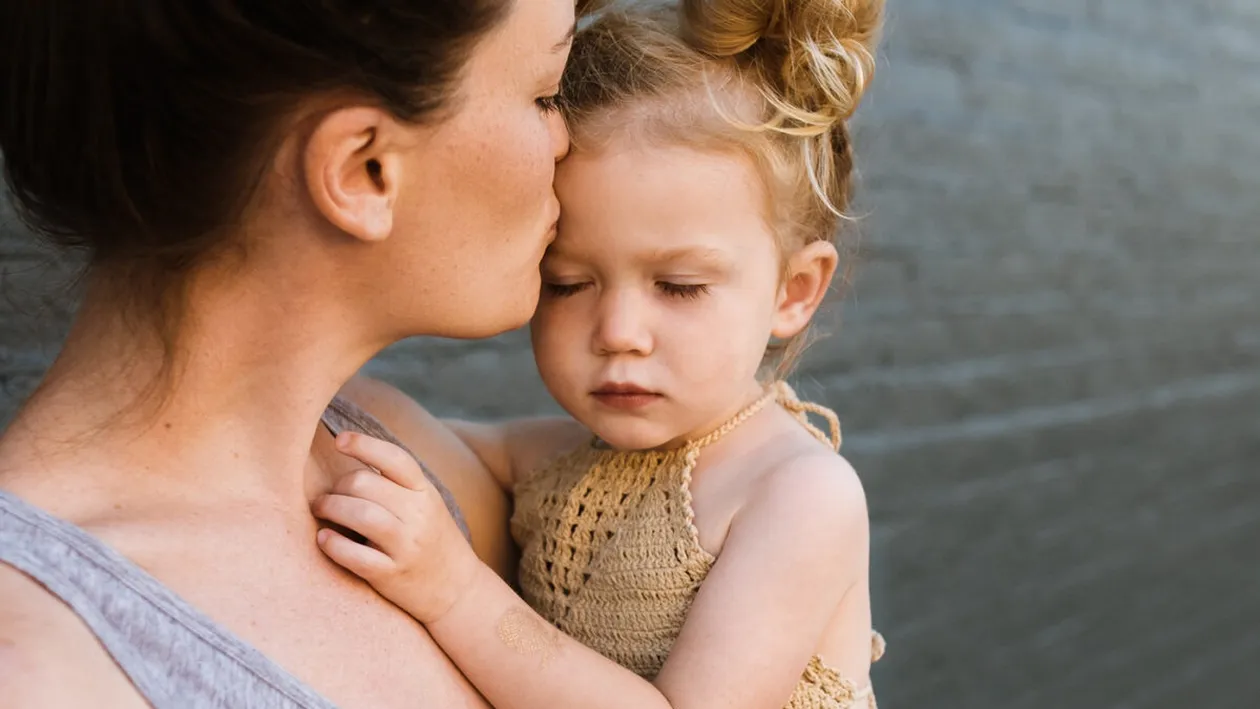 Nu este o greșeală! O femeie a aflat că este atât mama, cât și... unchiul fiicei ei! Cum e posibil așa ceva