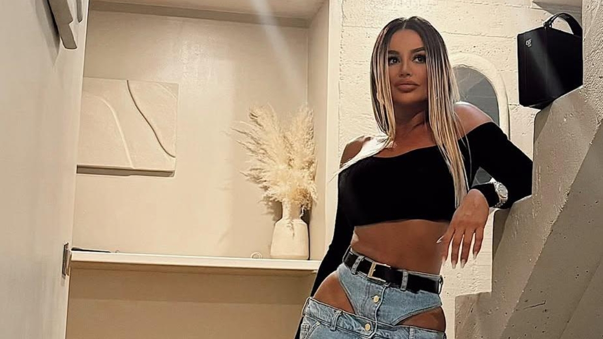 Claudia și-a tras ”babs”? S-a fotografiat cu un bărbat în ipostaze tandre, apoi a șters imaginea