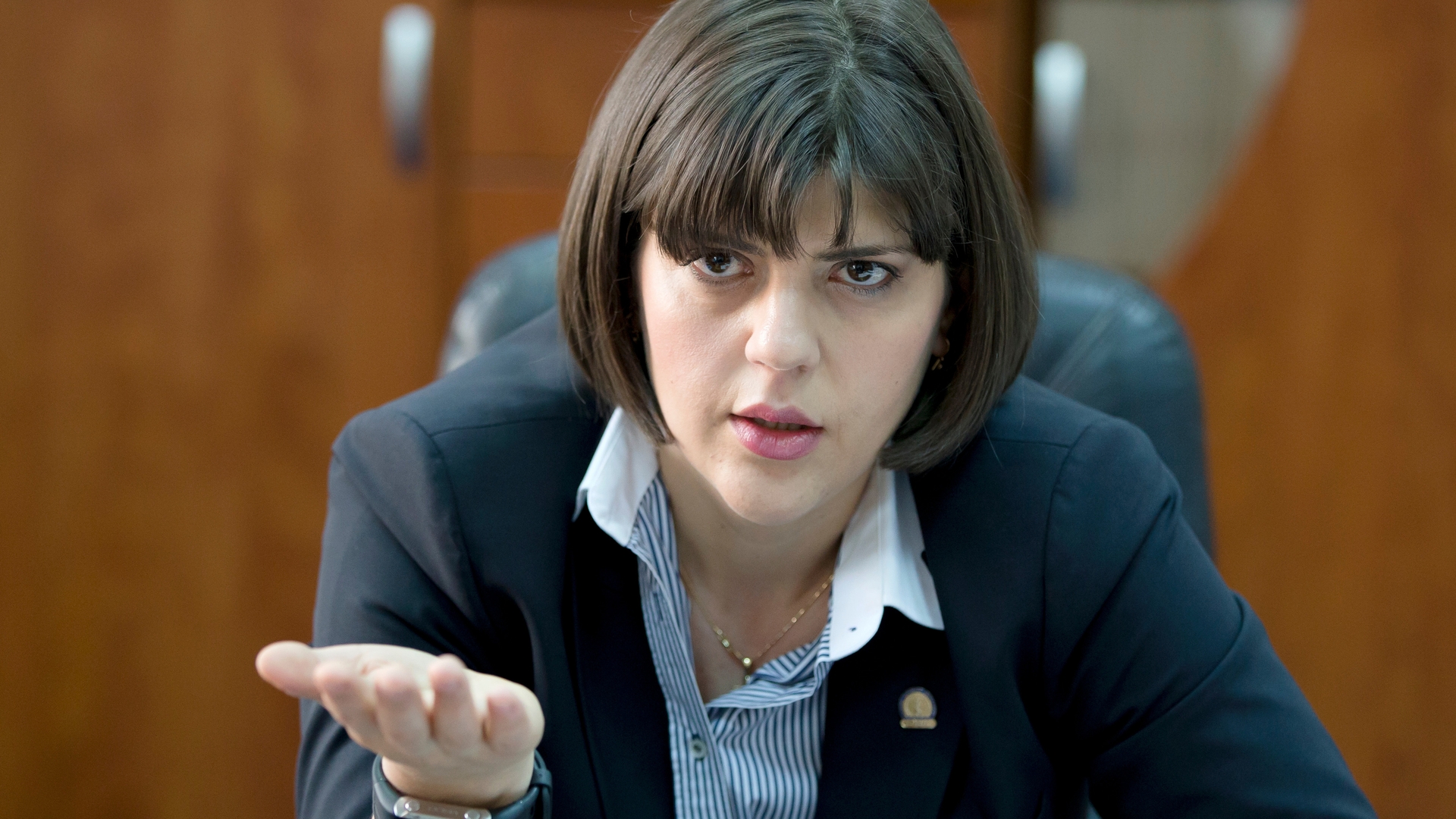 Fost ofiter SRI, retinut în dosarul spionării şefei DNA